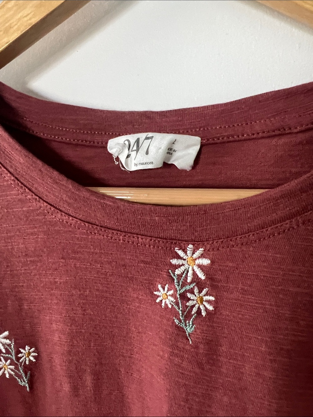 Maurices 24/7 Embroidered Daisy Tee - Picture 3 of 4